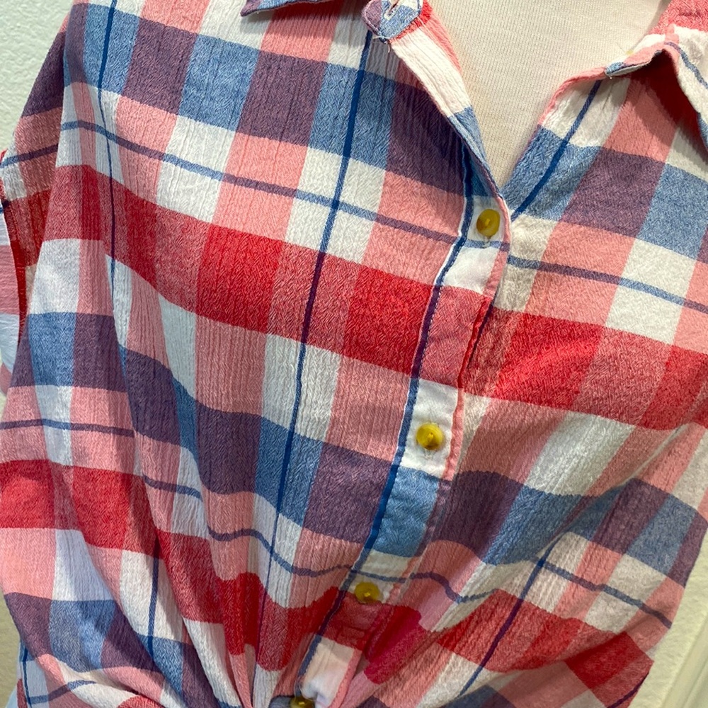 NWT… Perfectly country plaid shirt
